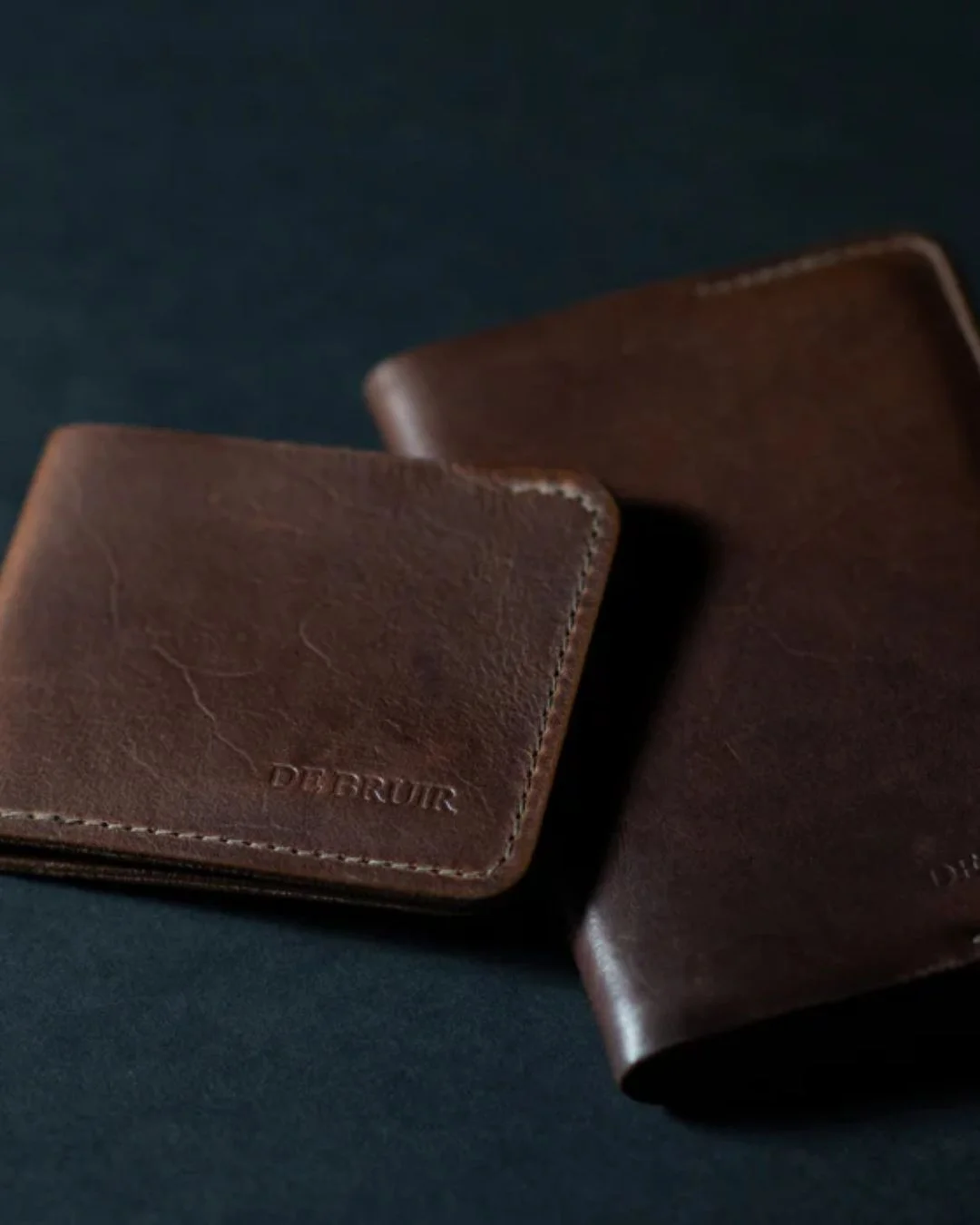 Luxury Irish craftsmanship — DE BRUIR leather wallet handcrafted in Ireland for refined travel and wedding gifting.